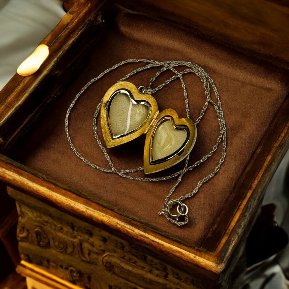 ANTIQUE- 14K Gold- Bohemian Garnet Heart Locket Necklace -17"-Victorian- 4.7g - Picture 13 of 16